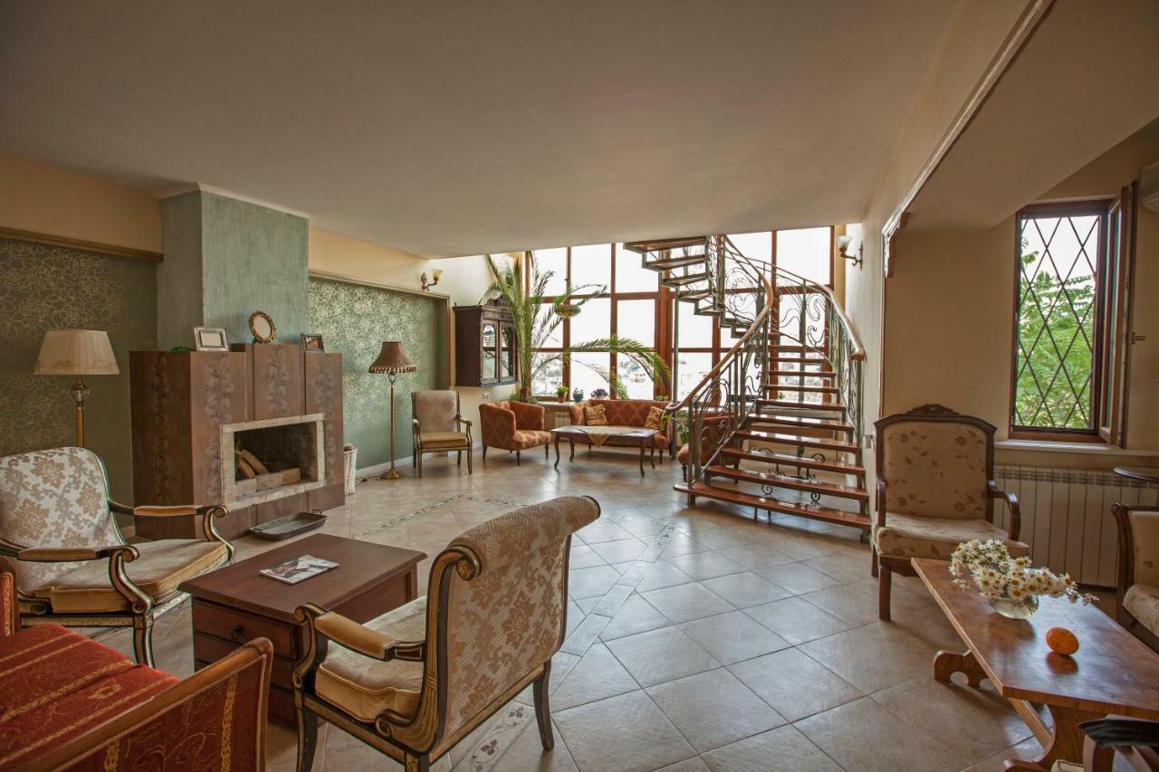 Caravan Villa Tbilisi Eksteriør billede